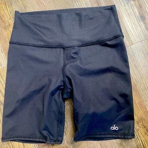 Alo ultra high waist biker shorts 🖤